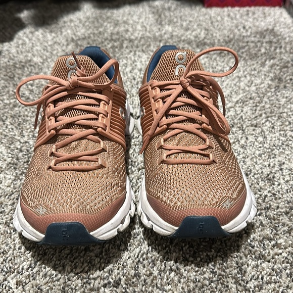 On cloud size 6 - Picture 3 of 3